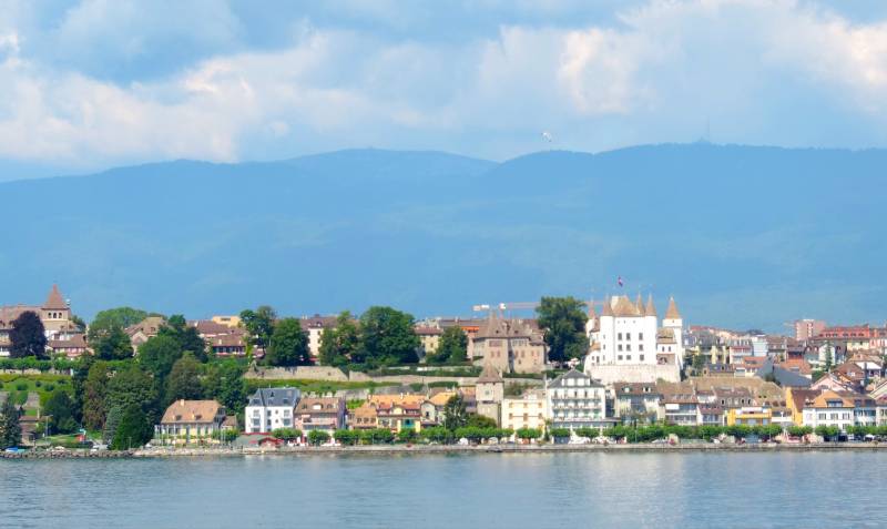 Vue de la ville de Nyon depuis le lac